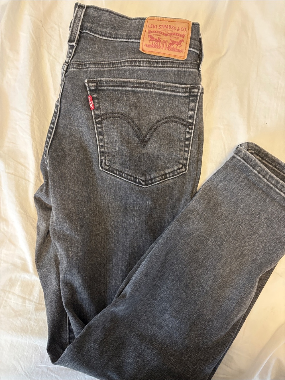 Levi's Women's Dark Gray Skinny Jeans